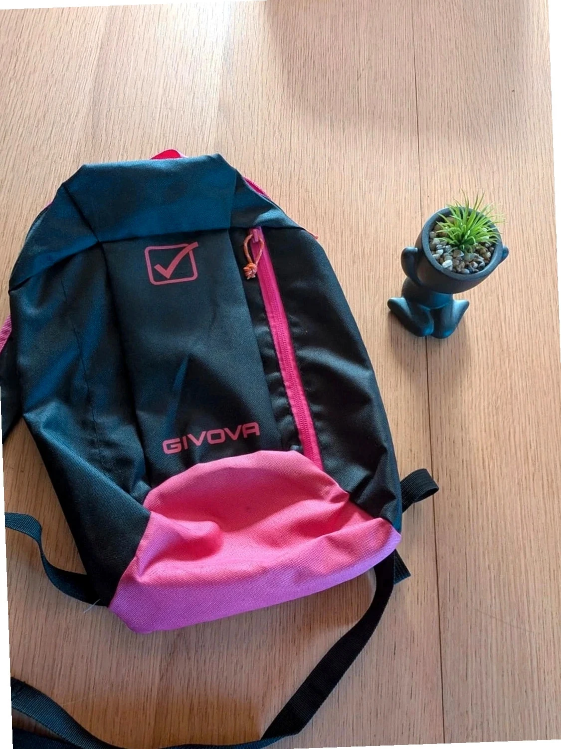 Sac à dos Givova noir et rose. Neuf
